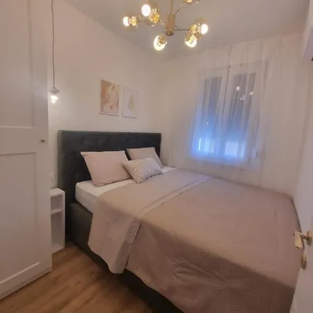 With View On Marine זאדאר