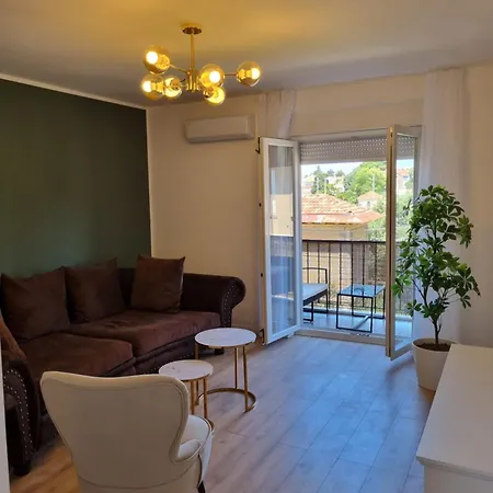 With View On Marine *