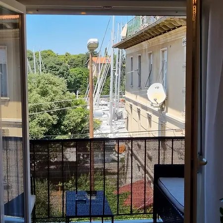 Apartman With View On Marine