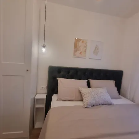 With View On Marine *