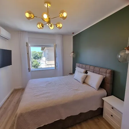 With View On Marine Daire