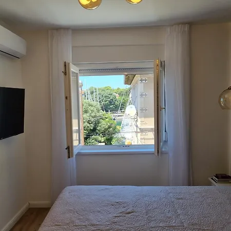 Apartment With View On Marine Zadar